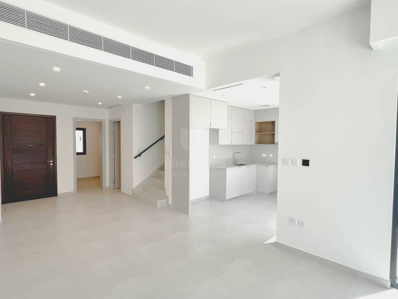 Corner Unit | Single Row | On The Pool And Park