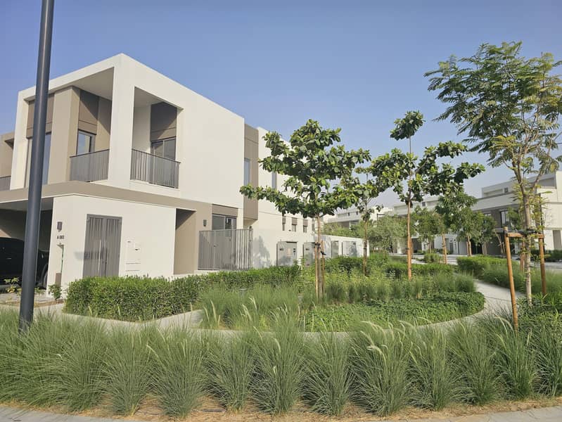 位于蒂拉尔阿尔加夫综合社区，奥拉别墅区 4 卧室的联排别墅 290000 AED - 12346119