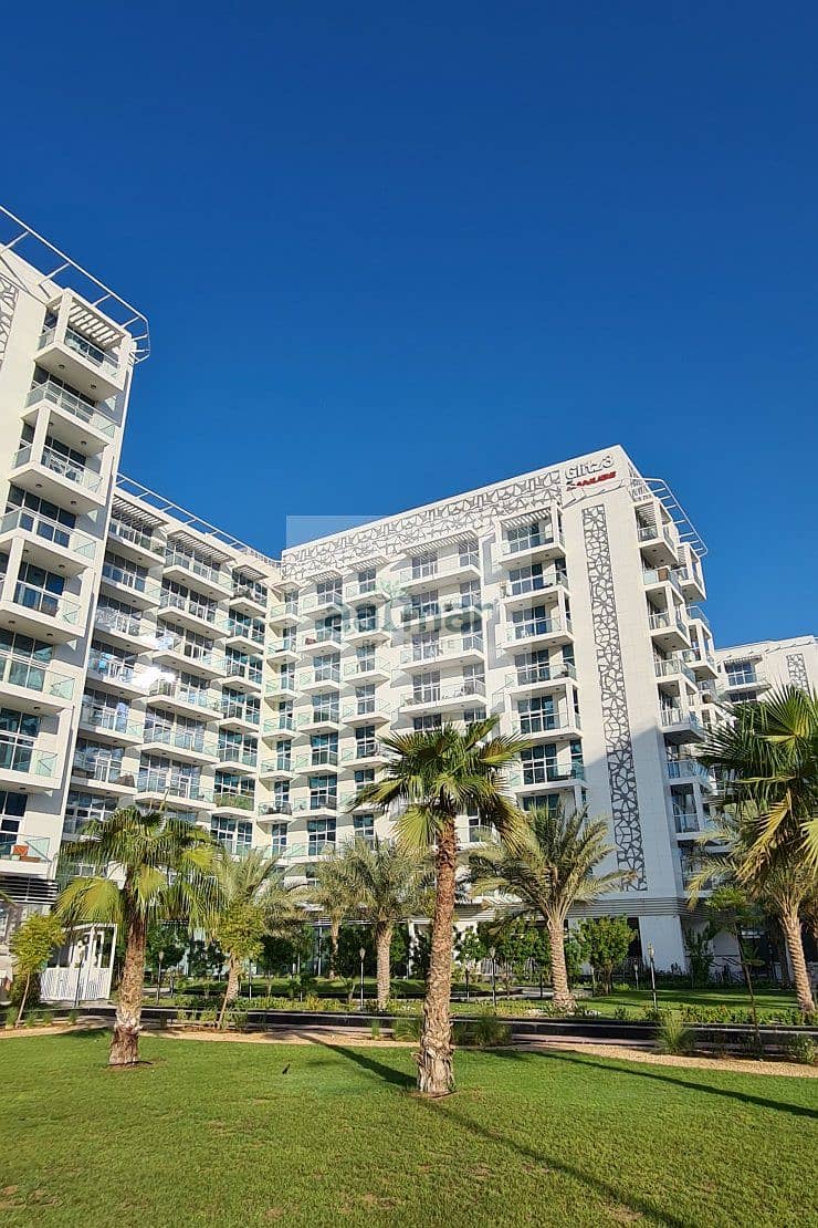 8 glitz-3-building-a-24434_xl. jpg