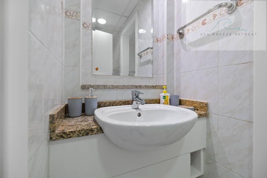 44 R6M23683. jpg