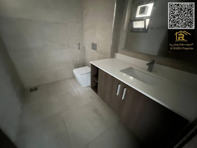 9 806db61a-c18e-43ad-83d1-311ce1e912a8. jpg
