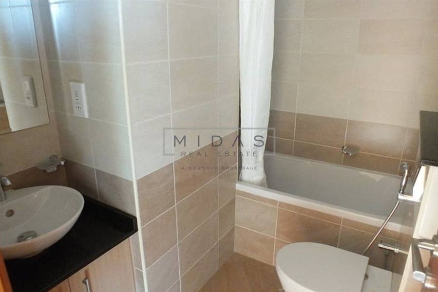 6 thumbnail_Bathroom-1 (1). jpg