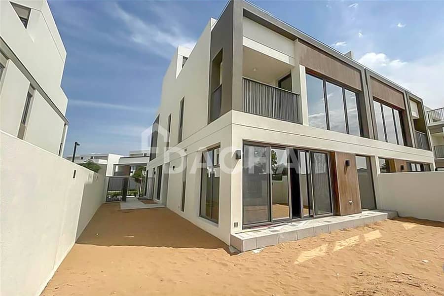 Vacant | Aura Gardens | Single Row | Brand New