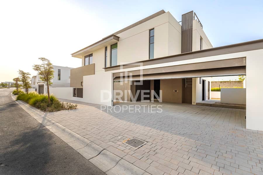Brand New Spacious Villa | Corner Unit | Near Park