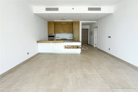 1 Bedroom Flat for Rent in Palm Jumeirah, Dubai - Unfurnished | Well Maintained | Vacant
