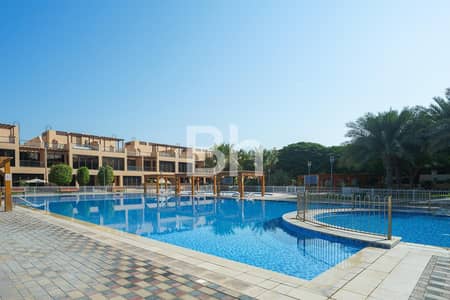4 Bedroom Townhouse for Sale in Jumeirah Islands, Dubai - 4 Bedroom Townhouse | Next to pool | Tenanted