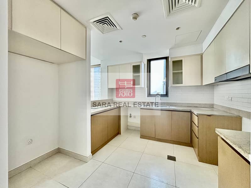 9 Kitchen 2. JPG