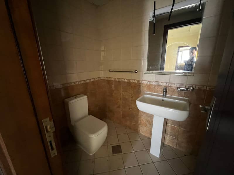 28 f7a05ad7-87ac-4feb-86cb-3192fd54a6df. jpg