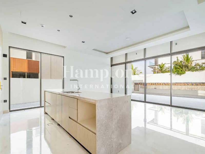 Exquisite | Park Facing | Large Plot