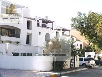 Awesome 4Master Rm Villa & Private Yard! Awesome 4Master Rm Villa & Private Yard!