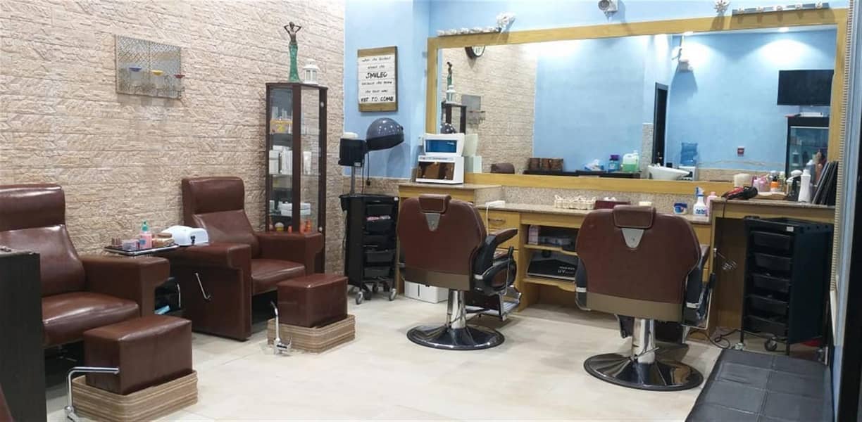Running fully equipped & well set up Ladies Beauty Salon with License For Sale in Bur-dubai AED 90k