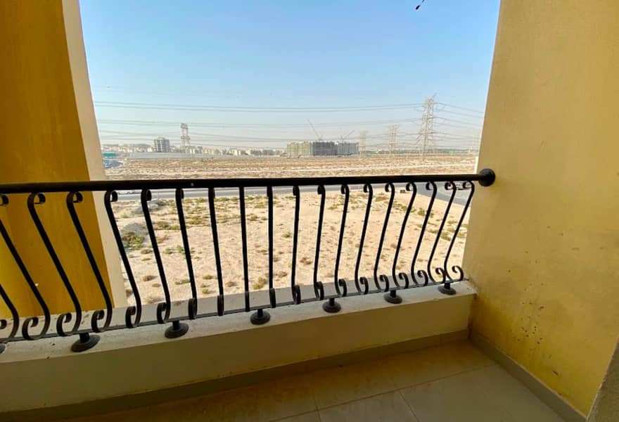 5 room balcony. jpg
