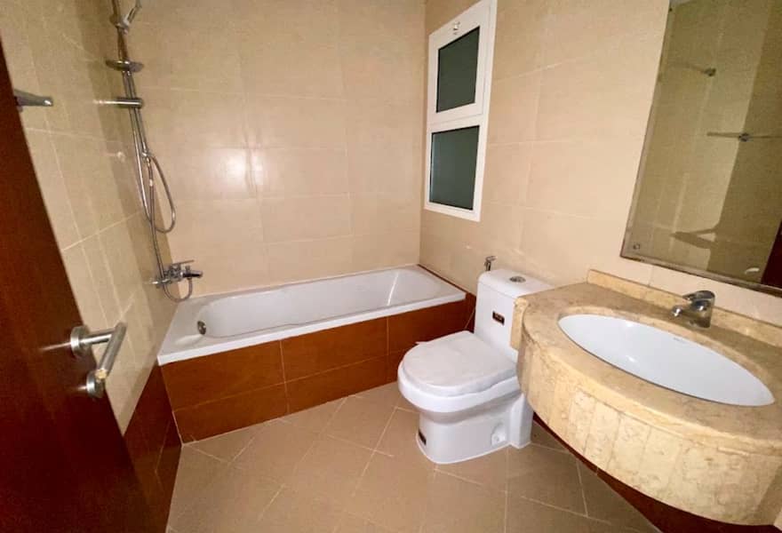 8 washroom. jpg