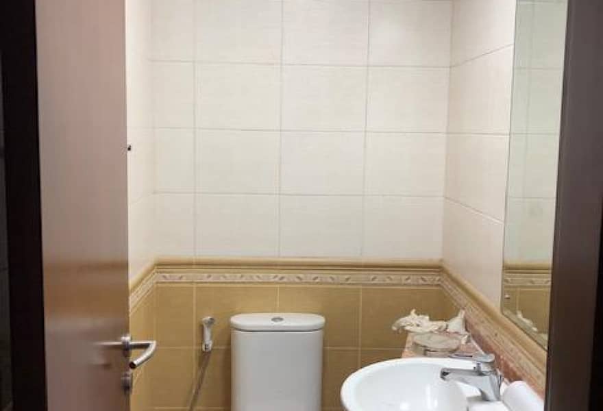 9 washroom2. jpg