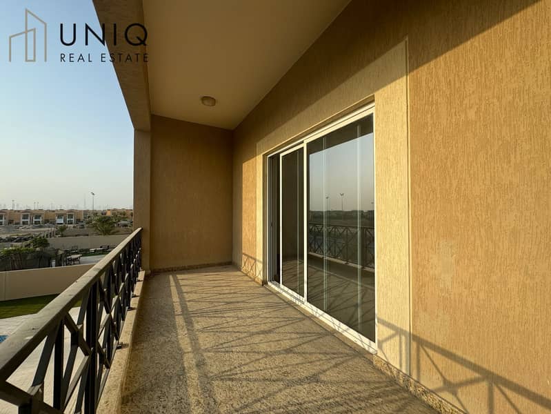 20 Balcony 1. jpg