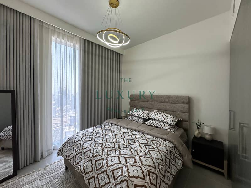 13 Burj_Khalifa_View___Vacant___High_Floor-14. jpg