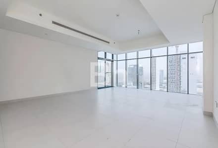 2 Bedroom Flat for Rent in Downtown Dubai, Dubai - Panoramic Flat | Large Unfurnished | Maids Room