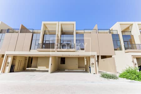 4 Bedroom Townhouse for Sale in Dubai Sports City, Dubai - Stylish and Spacious Brand New | No agents please