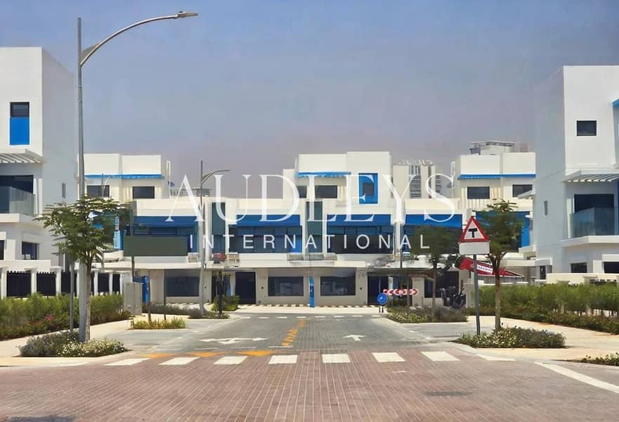 位于大马士革湖住宅,圣托里尼别墅 6 卧室的别墅 7000000 AED - 12361027 位于大马士革湖住宅,圣托里尼别墅 6 卧室的别墅 7000000 AED - 12361027