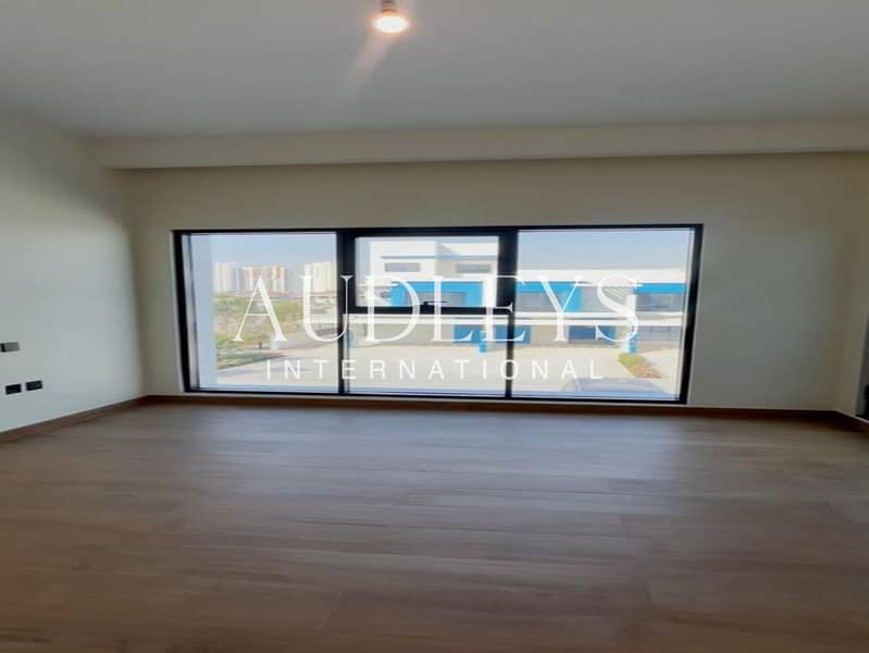 Community View l Middle Unit l Brand New