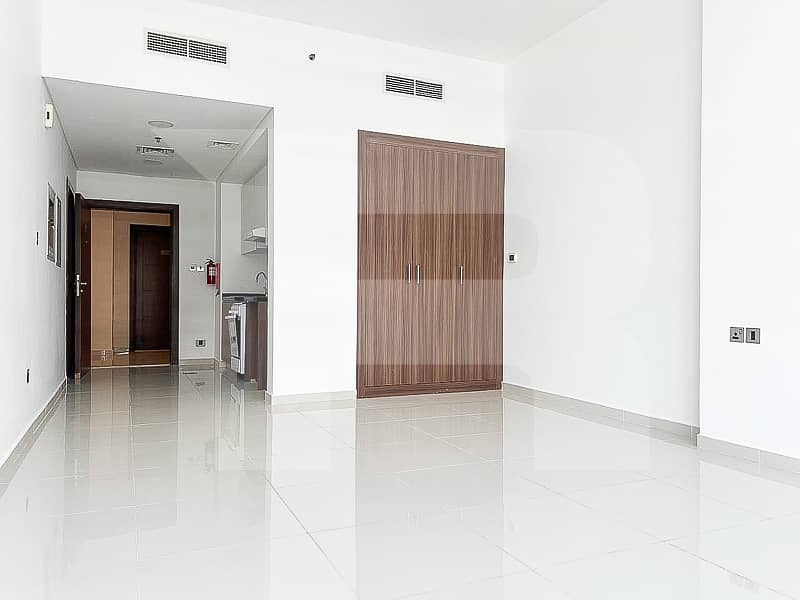 Sophisticated Studio Living| Spacious |Vacant