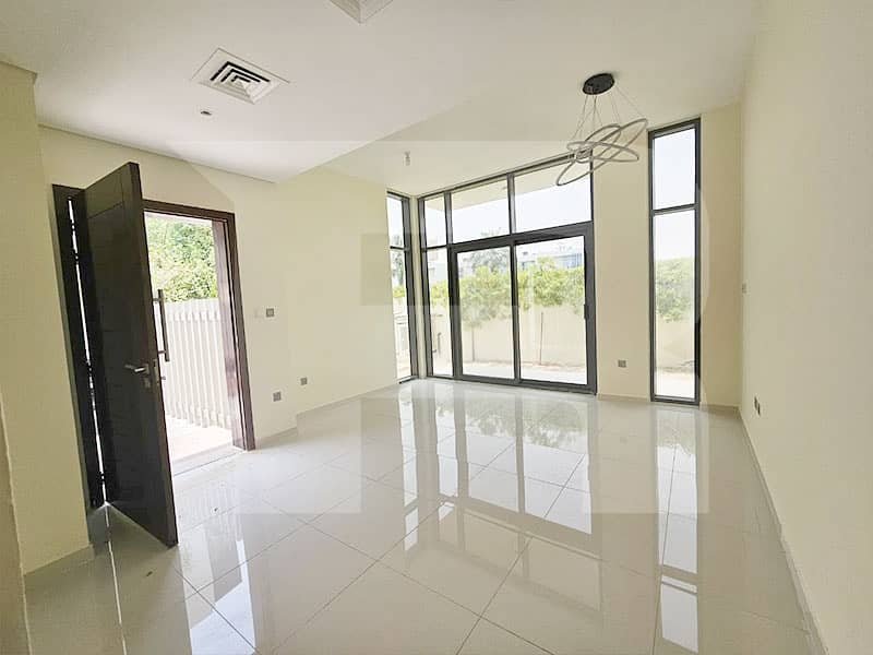 Single Rowl Closed Kitchen l Vacant |Spacious