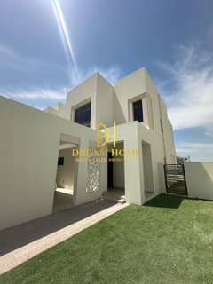 Vacant 4-Bedroom Townhouse in Prime Location, Reem, Town Square