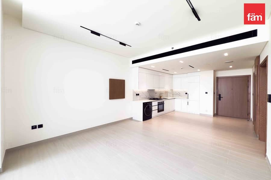 Elegant 1BR with Breathtaking Views in Azure Tower