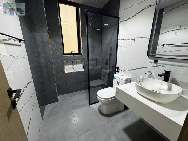 32 c15690c8-bd54-4bd1-87d5-36c1ba58637a. jpg