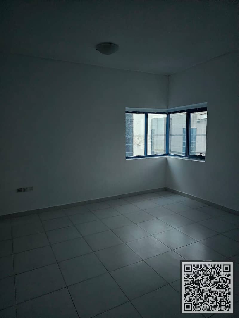 4 e8b80443-8c96-49d7-a51b-5e9a2ca45126. jpg