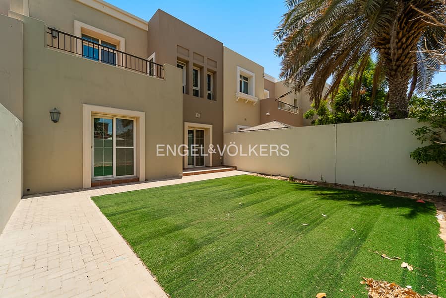 Vacant | Close To Park | Renovation option