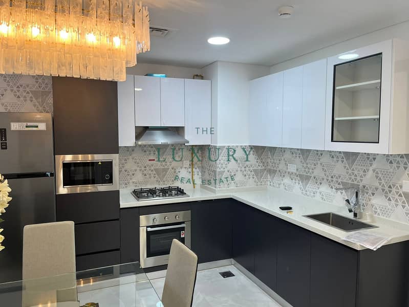 4 Fully_Furnished___Near_Metro___Premium_Unit_-9. jpg