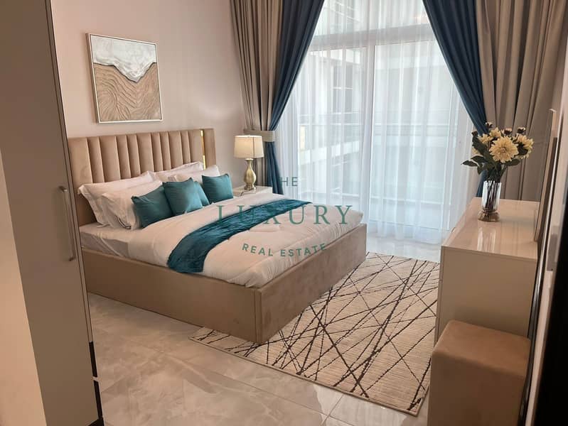 6 Fully_Furnished___Near_Metro___Premium_Unit_-4. jpg