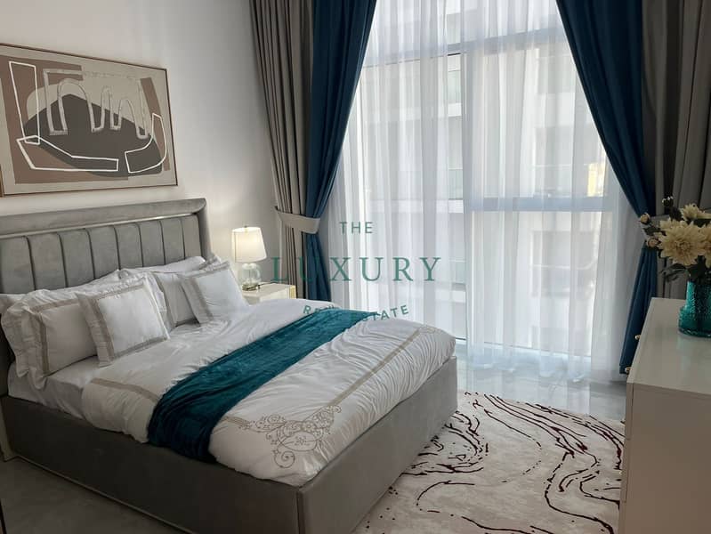 7 Fully_Furnished___Near_Metro___Premium_Unit_-3. jpg
