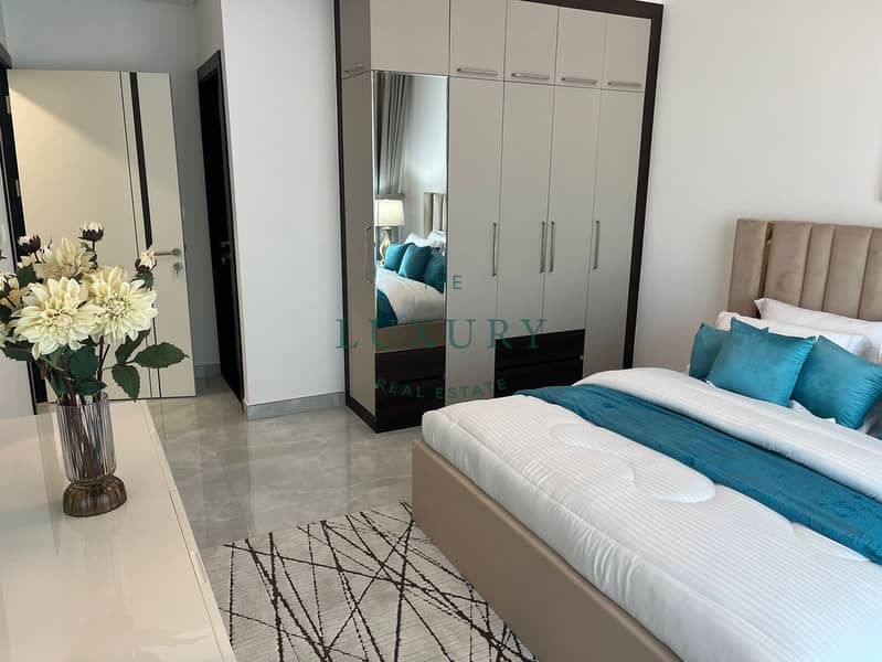 8 Fully_Furnished___Near_Metro___Premium_Unit_-5. jpg