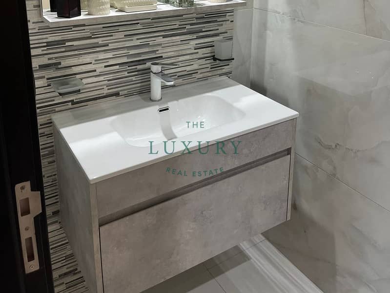 10 Fully_Furnished___Near_Metro___Premium_Unit_-8. jpg