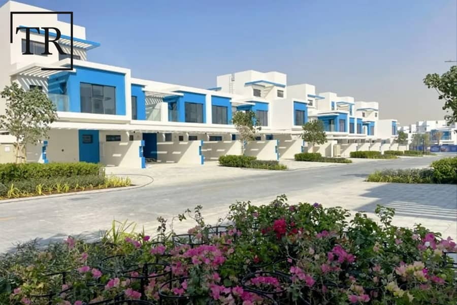 Waterfront Living | End Unit | Nearby Lagoons