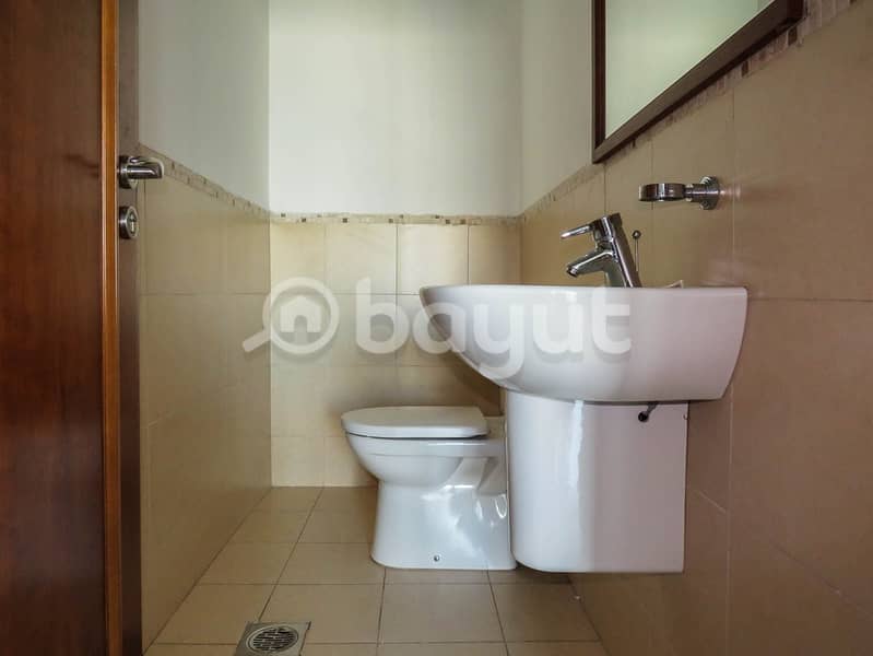 8 Spacious 2 BR apartment / Fountain & Partial Lake view / Clean and well maintained
