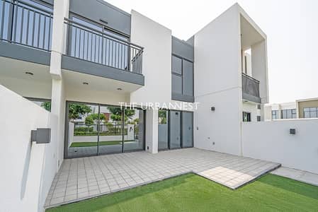 3 Bedroom Villa for Rent in Dubailand, Dubai - Single Row | Ready-To-Move | Family Townhouse