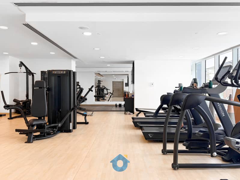 SPECIAL OFFER RATE – DECEMBER ONLY - Modern Designer 1-Bedroom Apartment | Steps from Circle Mall & Parks - Image 31