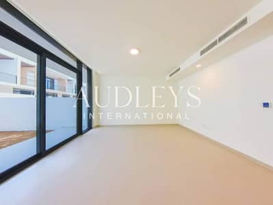 3 Bedroom Villa for Sale in Dubai South, Dubai - Private Garden | Big layout | Brand New