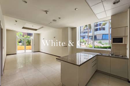 1 Bedroom Flat for Sale in Palm Jumeirah, Dubai - Vacant | Large terrace | Private Beach