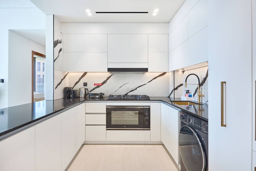 Luxury 2BR in Business Bay | Jacuzzi Balcony & Just 5 Min to Burj Khalifa & Dubai Mall