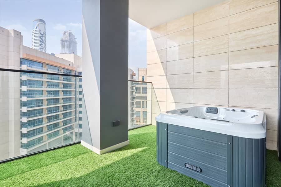 Luxury 2BR in Business Bay | Jacuzzi Balcony & Just 5 Min to Burj Khalifa & Dubai Mall
