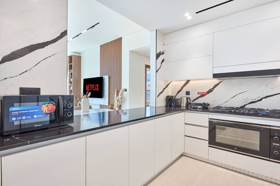 Luxury 2BR in Business Bay | Jacuzzi Balcony & Just 5 Min to Burj Khalifa & Dubai Mall - Image 12