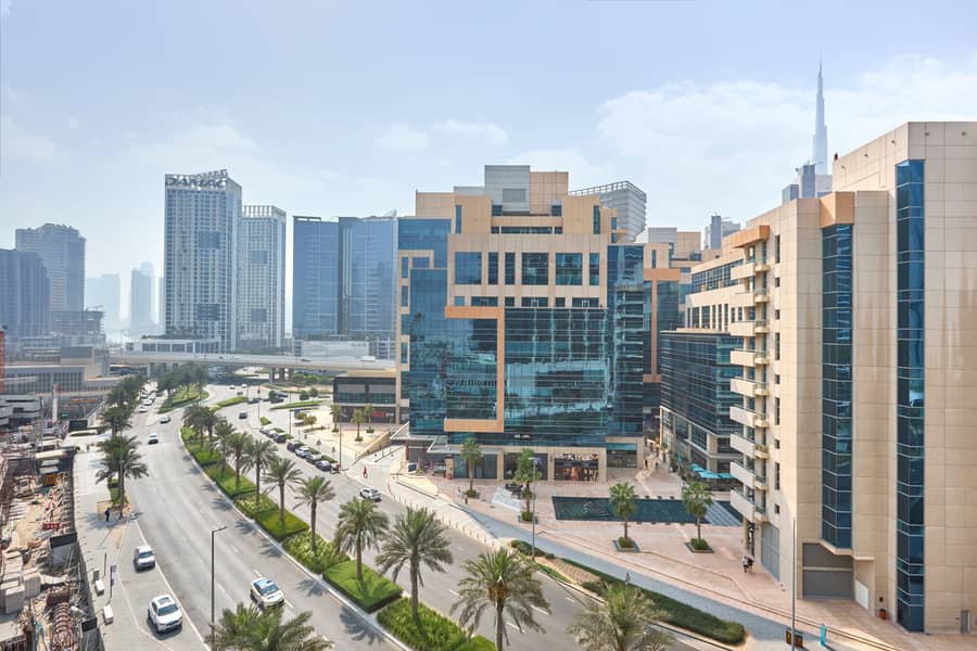 Luxury 2BR in Business Bay | Jacuzzi Balcony & Just 5 Min to Burj Khalifa & Dubai Mall - Image 14