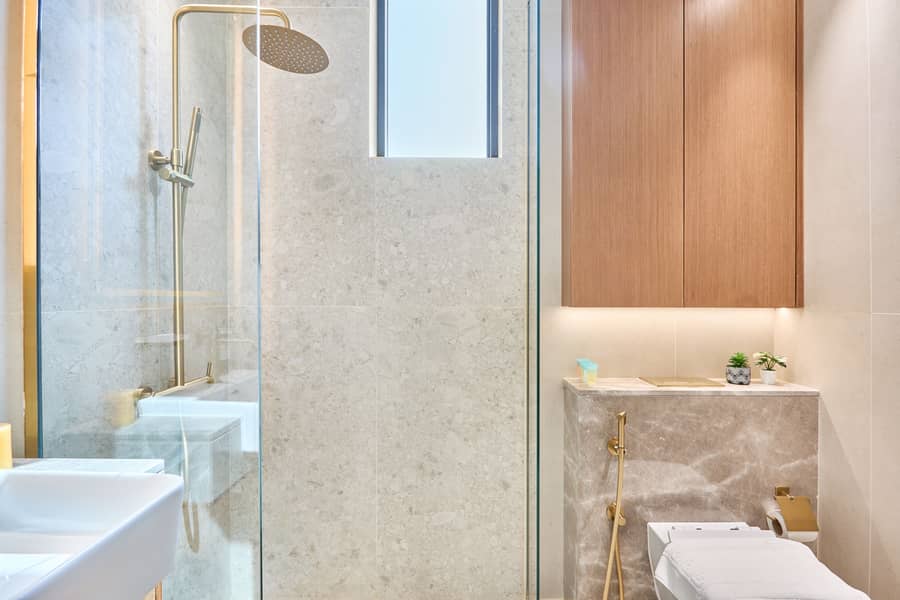 Luxury 2BR in Business Bay | Jacuzzi Balcony & Just 5 Min to Burj Khalifa & Dubai Mall - Image 15