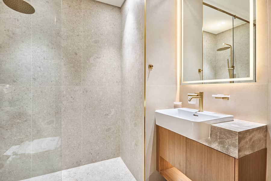 Luxury 2BR in Business Bay | Jacuzzi Balcony & Just 5 Min to Burj Khalifa & Dubai Mall - Image 16