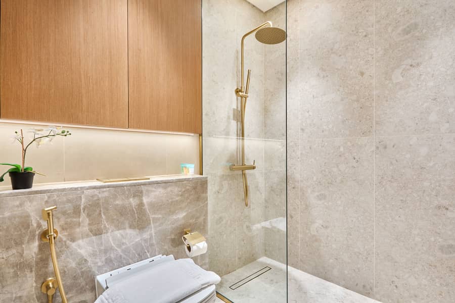 Luxury 2BR in Business Bay | Jacuzzi Balcony & Just 5 Min to Burj Khalifa & Dubai Mall - Image 18