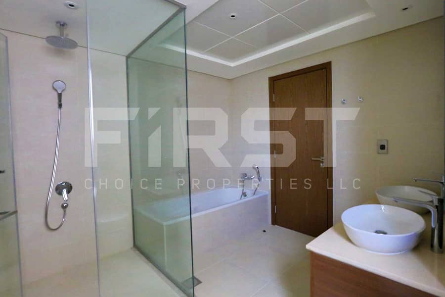 14 Internal Photo of 4 Bedroom Villa in West Yas Yas Island (39). jpg